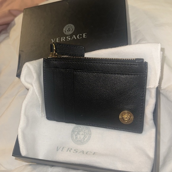 Versace Leather Card Holder Wallet!
$375 - Picture 4 of 4